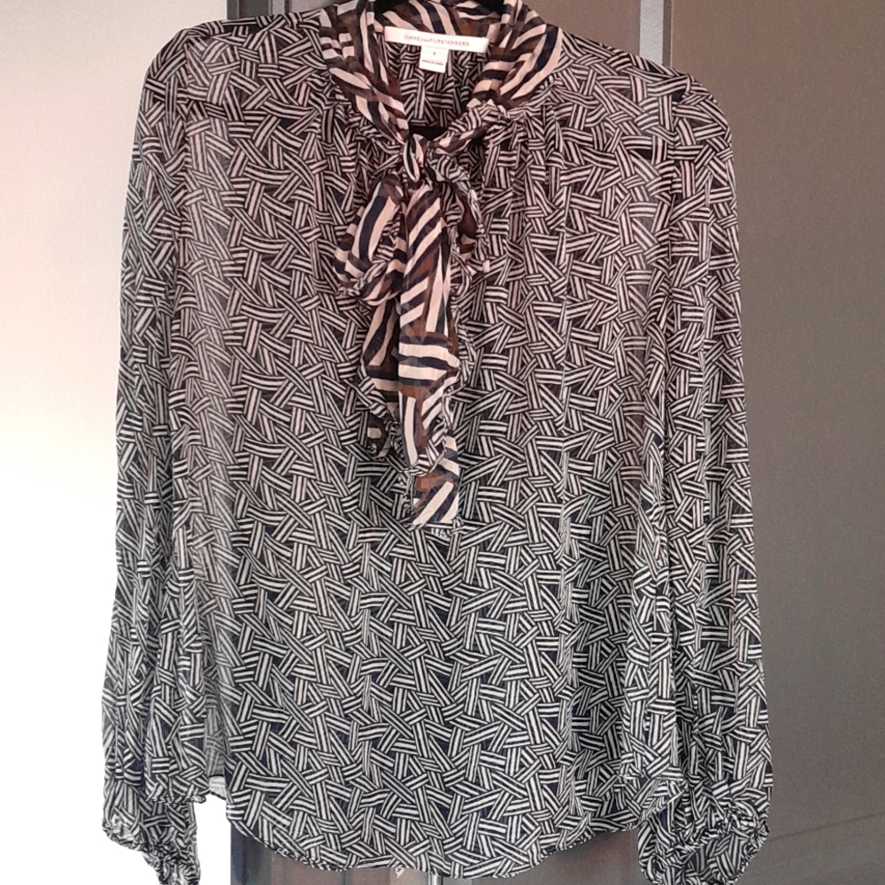 Diane Von Furstenberg blue and off white  louse with tie.  Silk/like size 8.